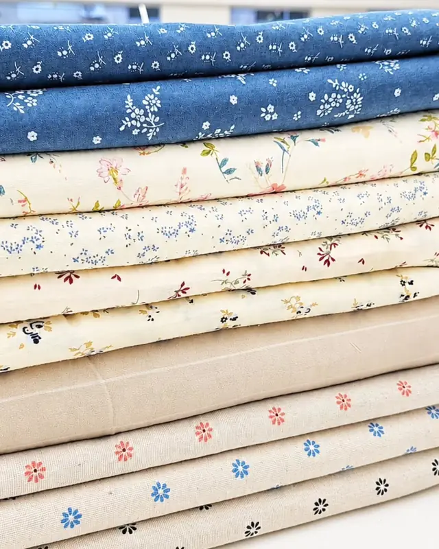 Pedido armado con jeans florcita, florales sobre crudo y lino liso