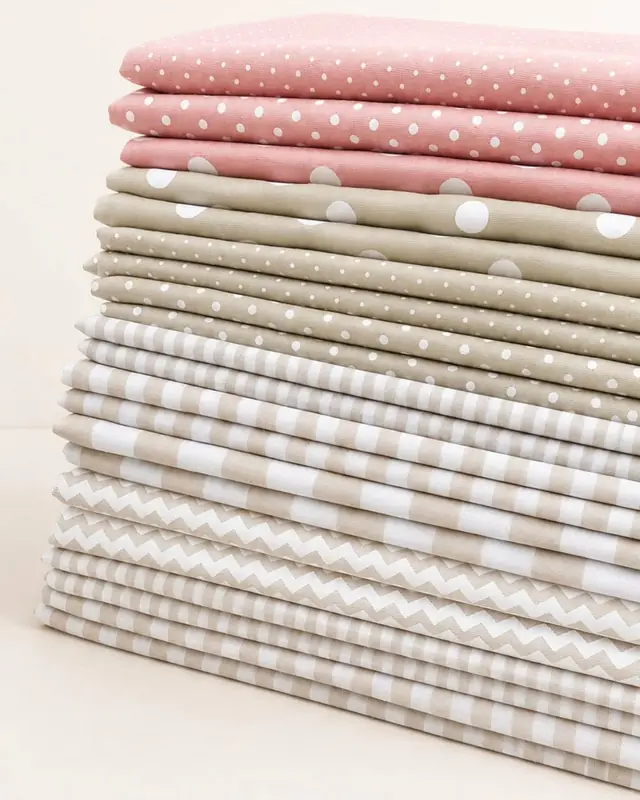 Pila alta de Tico con lunares rosas, lunares beige, rayas y zigzag